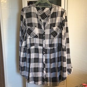 Adorable black and white checkered plaid shirt